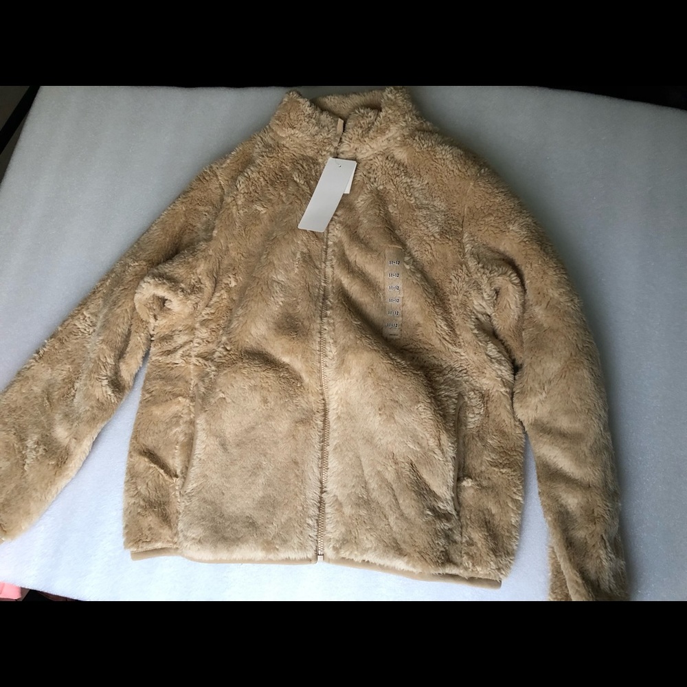 Zippered up fleece jacket by Uniqlo. NWT long sleeve fleece jacket.